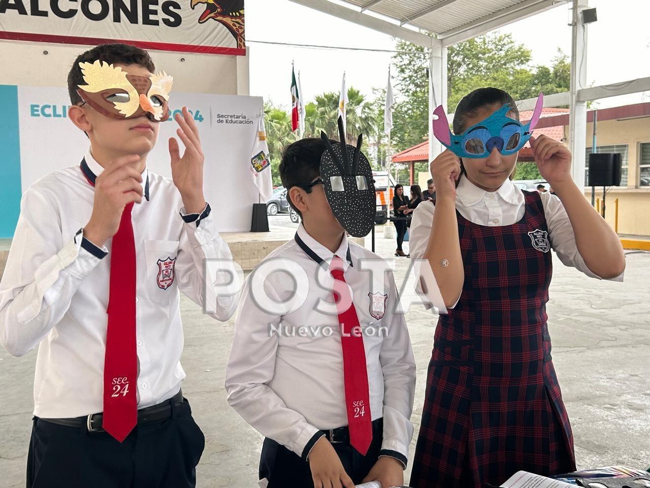 Alumnos se preparan para ver el eclipse solar. Fotos. Rosy Sandoval.