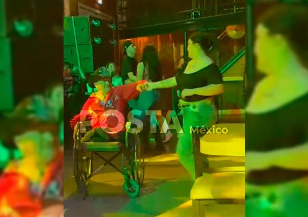 ¡Límites sólo en la mente! Sorprende hombre bailando en silla de ruedas