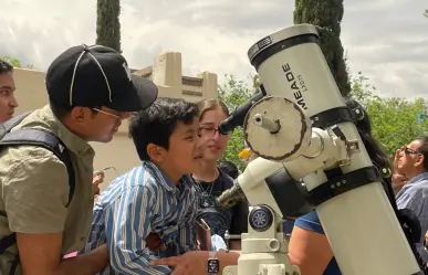 Disfrutan del eclipse total de Sol en Camporredondo en Saltillo