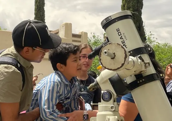 Disfrutan del eclipse total de Sol en Camporredondo en Saltillo