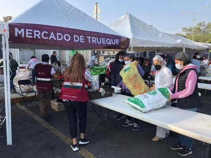 Conoce el Mercado de Trueque en CDMX y cambia tus residuos por productos.     Foto: Especial