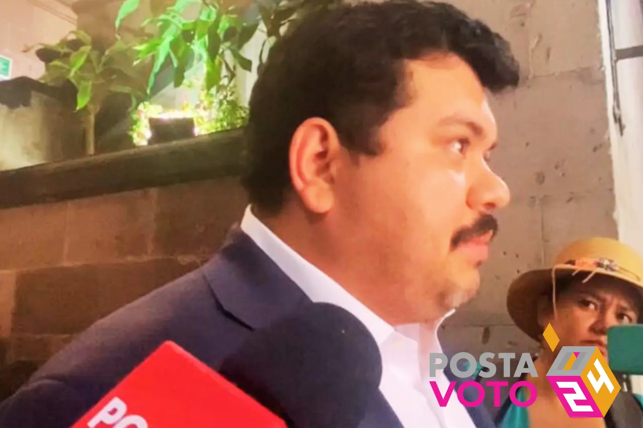 El secretario de Gobierno de Veracruz, Carlos Juárez Gil,  informó respecto de las acciones para garantizar la seguridad de los volantes el 2 de junio. Foto: Rosalinda Morales / POSTA