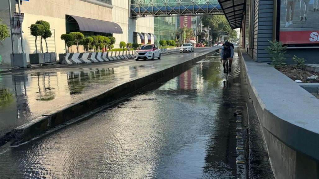 ¡Lo que el agua se llevó! Fuga rompe pavimento en Cuauhtémoc