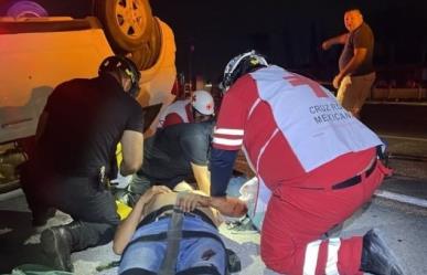 Volcadura deja tres heridos en Carretera Nacional