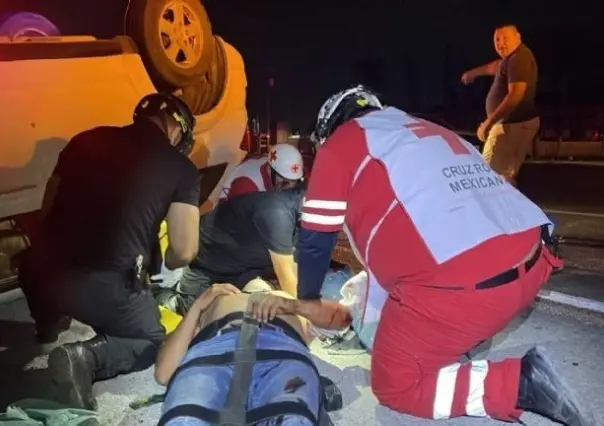 Volcadura deja tres heridos en Carretera Nacional