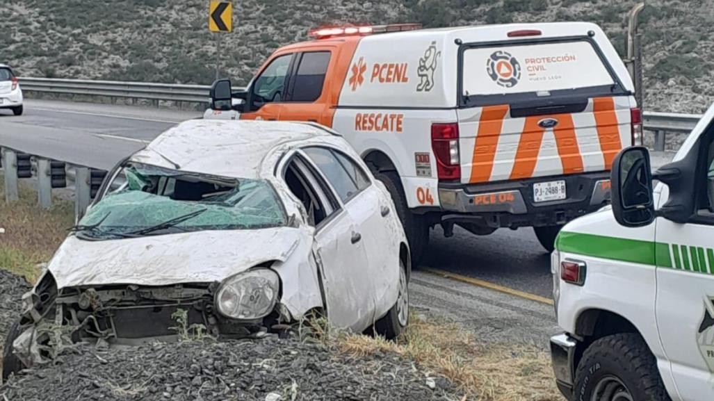 Aparatosa volcadura deja un lesionado en García