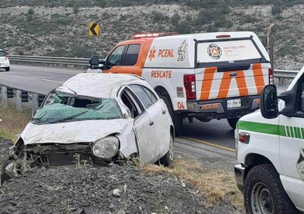 Aparatosa volcadura deja un lesionado en García