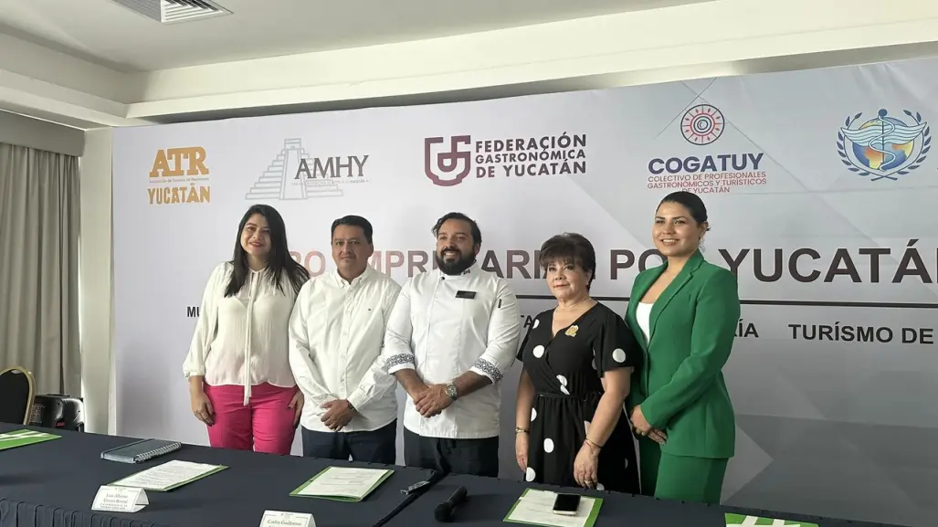 Presidente de la AMHY organiza foros con candidatos a la gubernatura en Yucatán