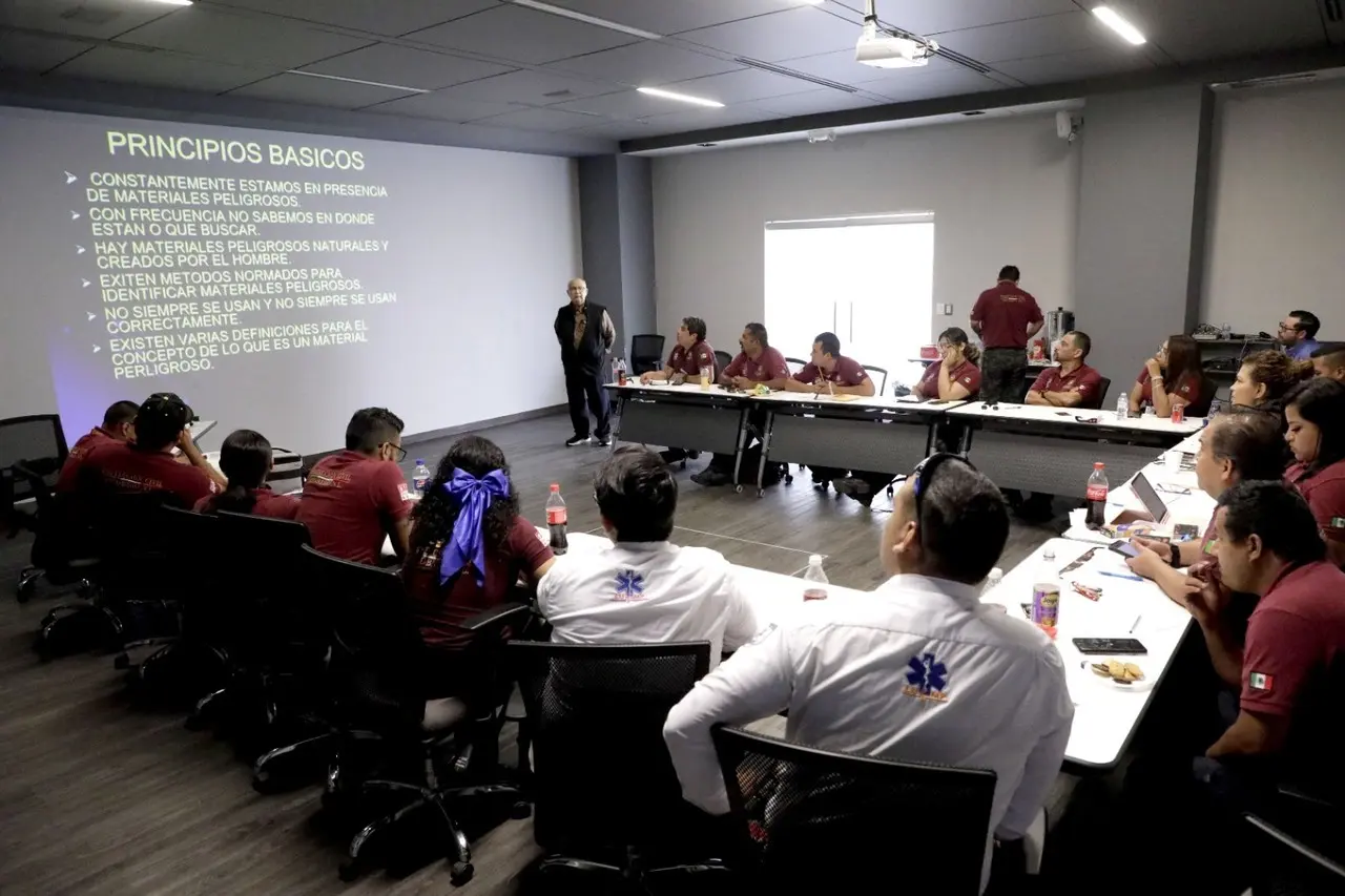 Brigadistas de Protección Civil de Escobedo recibieron una capacitación en el manejo de Ácido Fluorhídrico. Foto. Cortesía