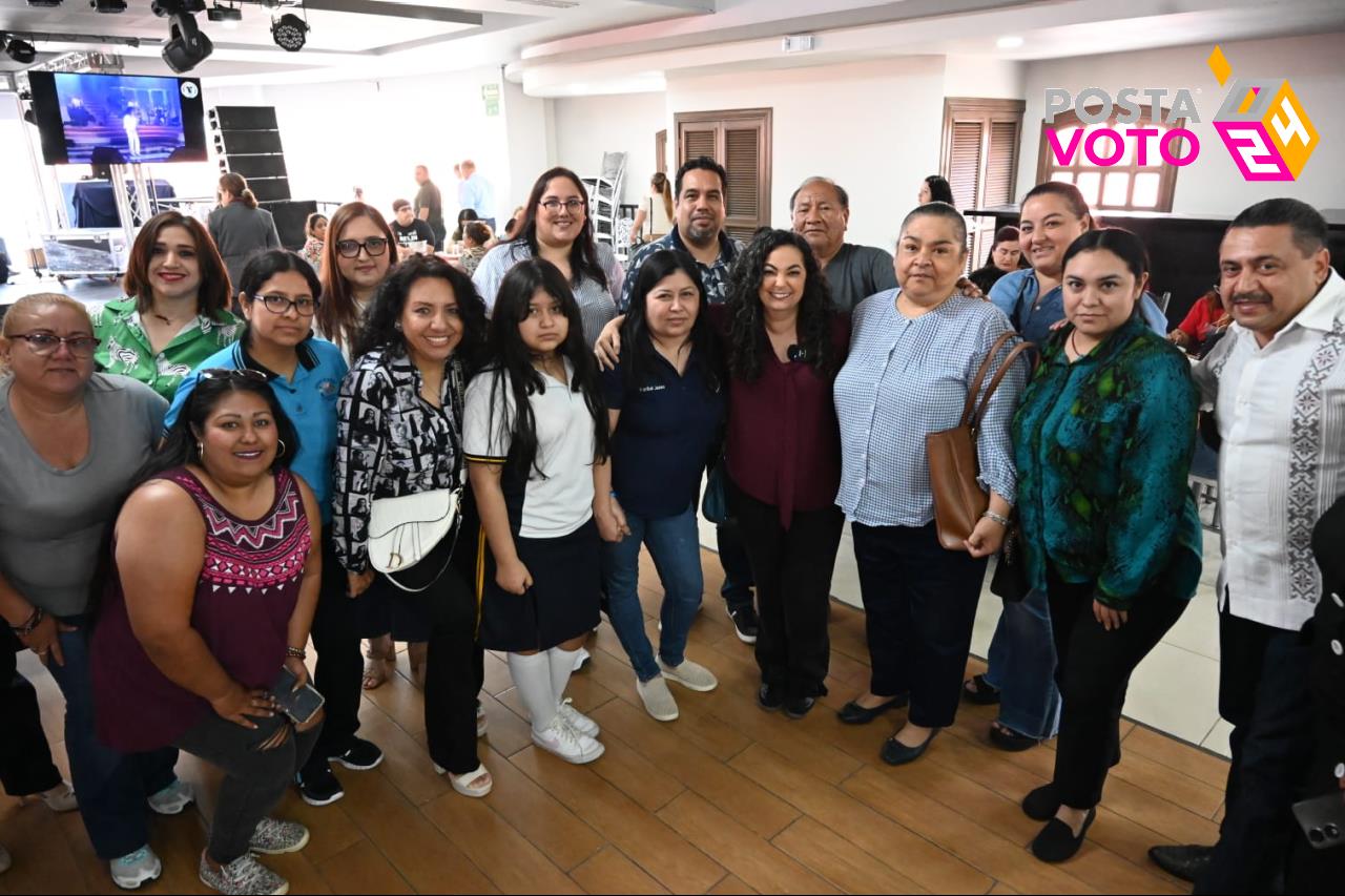 La candidata participó en una reunión con diversos sectores de profesionistas.