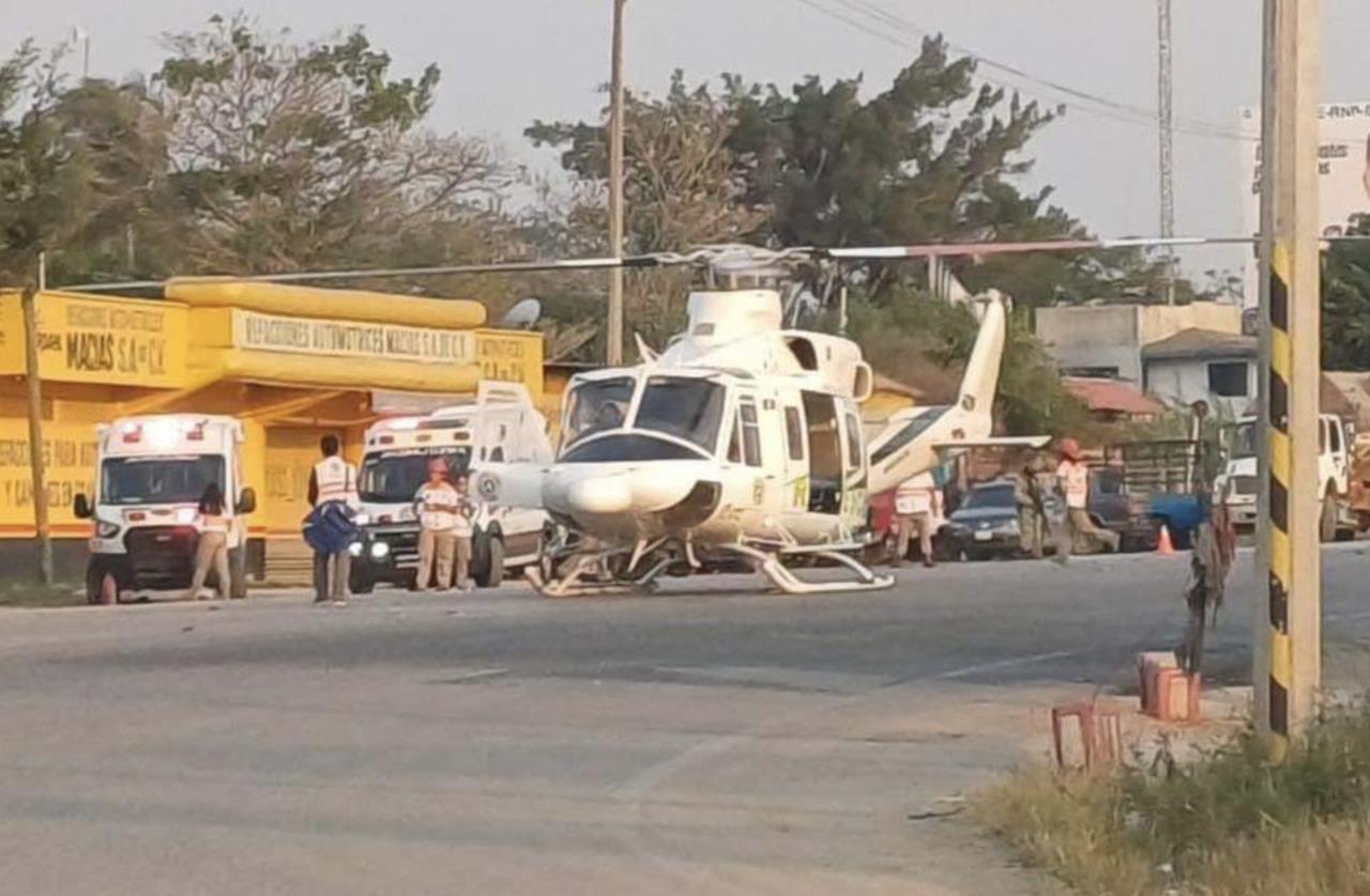 Helicóptero aterriza en plena calle tras enfrentamientoFoto: @ExpresoNoticia ·