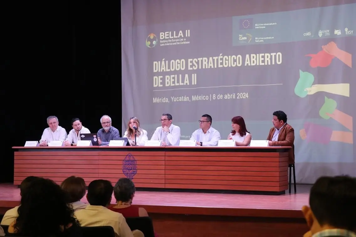 El Campus de Ciencias Sociales de la Uady fue la sede del encuentro que realizaron expertos para hablar sobre el rol de la educación en la transformación digital.- Foto de la Uady