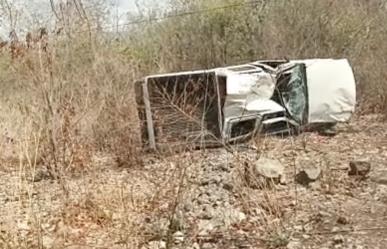 Volcadura de una camioneta deja varios heridos