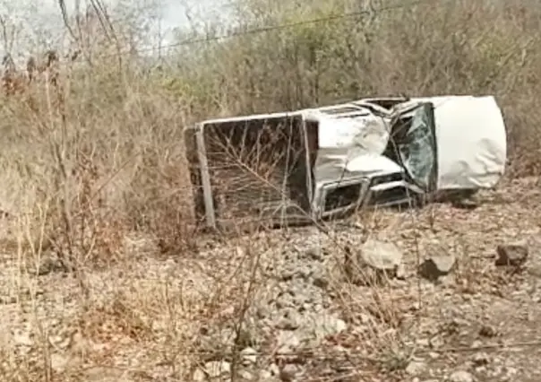 Volcadura de una camioneta deja varios heridos