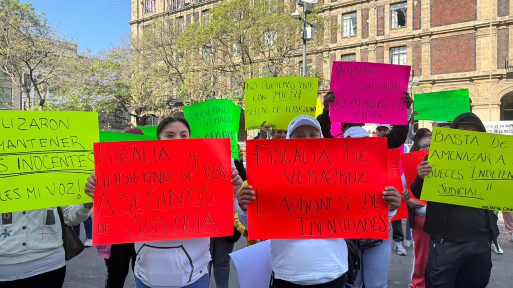 Habitantes de Veracruz acusan robo de identidad, protestan en la SCJN