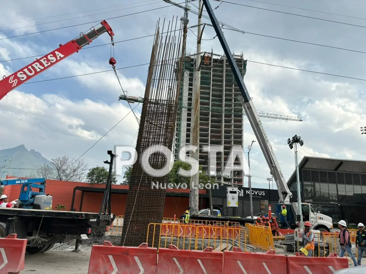 Reportan supuesto colapso de columna en construcción del metro en Monterrey