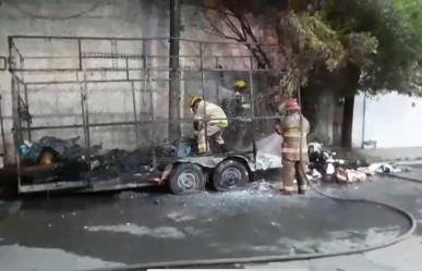 Incendio consume dos remolques en Monterrey