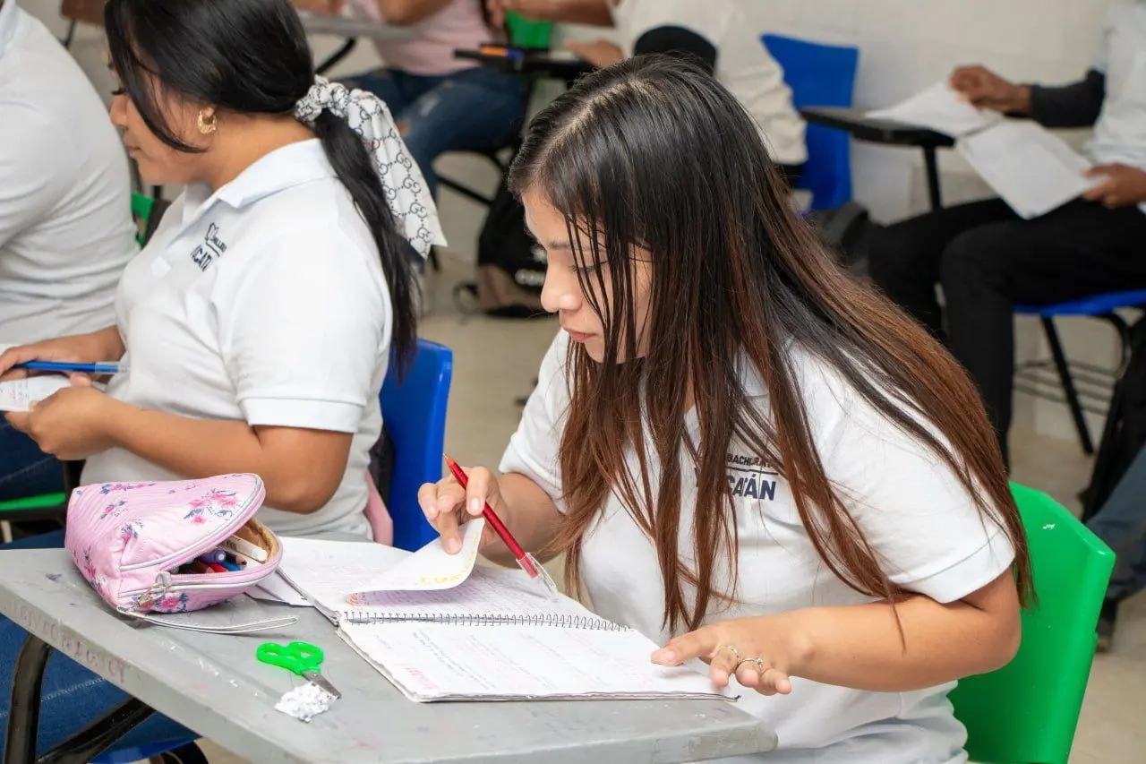 Inicia el proceso de preinscripción al Bachillerato Yucatán. Foto: SEGEY