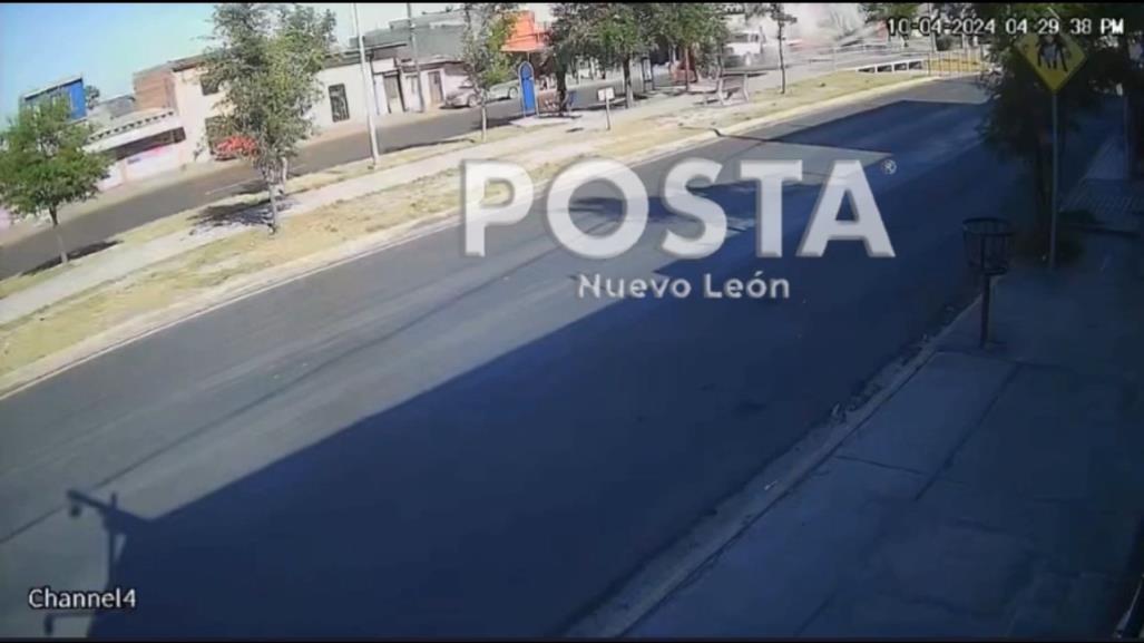 Momento captado en video: grúa derriba puente en San Nicolás