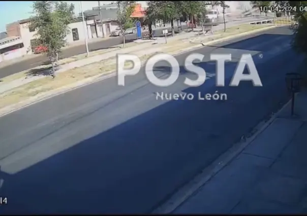 Momento captado en video: grúa derriba puente en San Nicolás