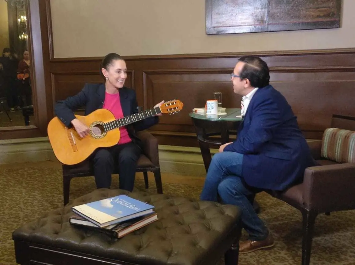 Claudia Sheinbaum, candidata presidencial de la coalición Sigamos haciendo historia y David Dorantes, consultos político y CEO del Grupo POSTA. Foto: POSTA