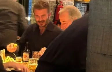 David Beckham se deja querer por fanáticos en Nuevo León; hasta cerveza tomó