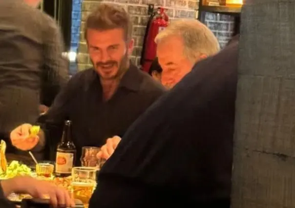 David Beckham se deja querer por fanáticos en Nuevo León; hasta cerveza tomó