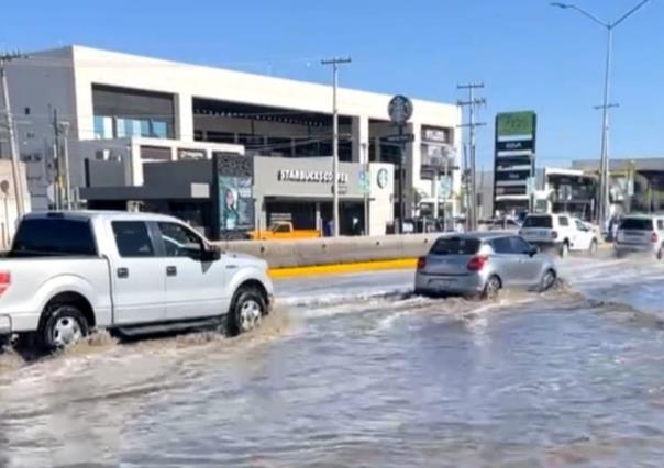 ¡Aguas! Se desborda canal de riego en Torreón 