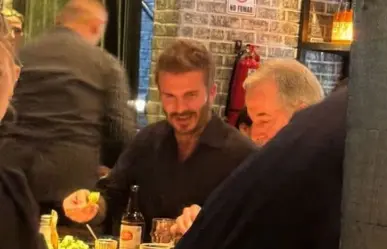 David Beckham es captado comiendo en un restaurante en San Pedro