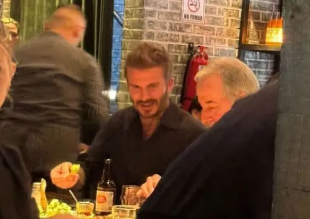 David Beckham es captado comiendo en un restaurante en San Pedro