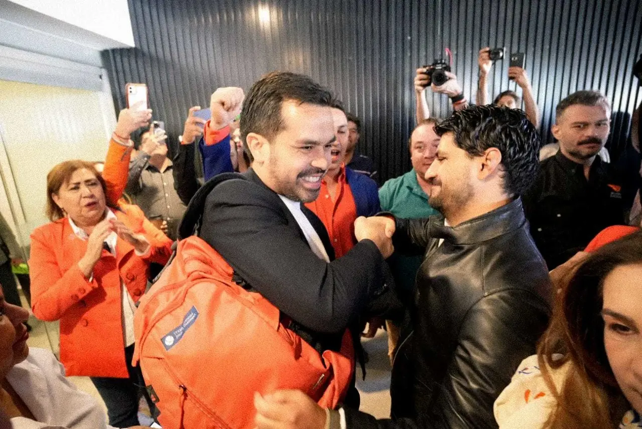 El candidato a la presidencia de la República, Jorge Álvarez Maynez, estuvo en Durango, en donde se reunió con líderes estudiantiles y locales. Foto: Isaura Retana.