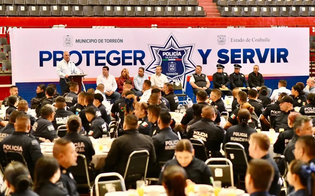 Cepeda expresó su gratitud a todos los miembros de la Policía de Torreón por su labor diaria. (Fotografía: Gobierno de Torreón)