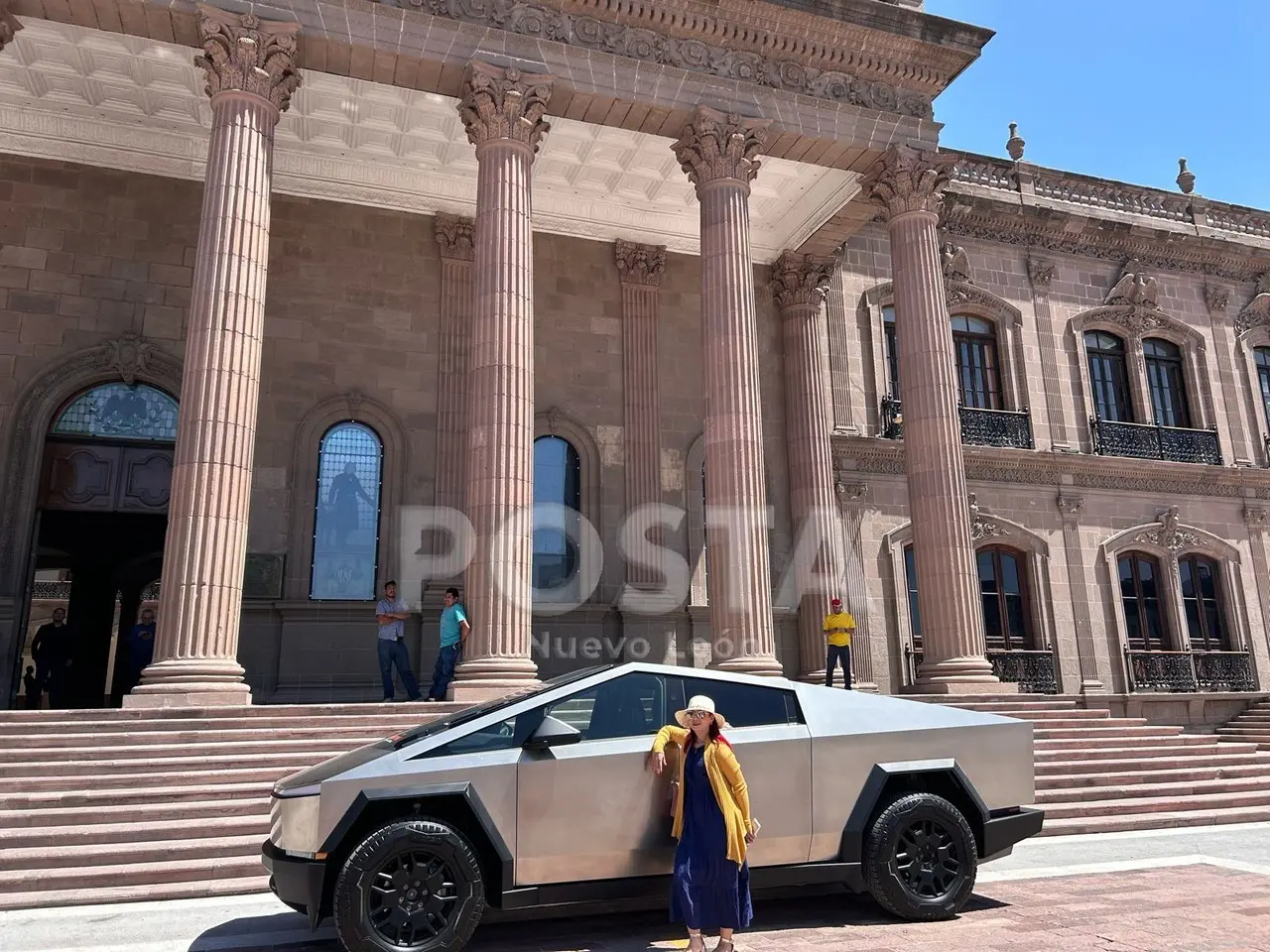 Desean turistas de Ciudad de México una Cybertruck de Tesla