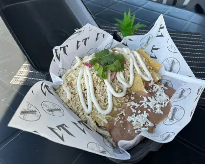 ¿”Chilaquiles Tumbados” en Monterrey? Natanael Cano atiende el negocio