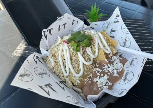 ¿”Chilaquiles Tumbados” en Monterrey? Natanael Cano atiende el negocio