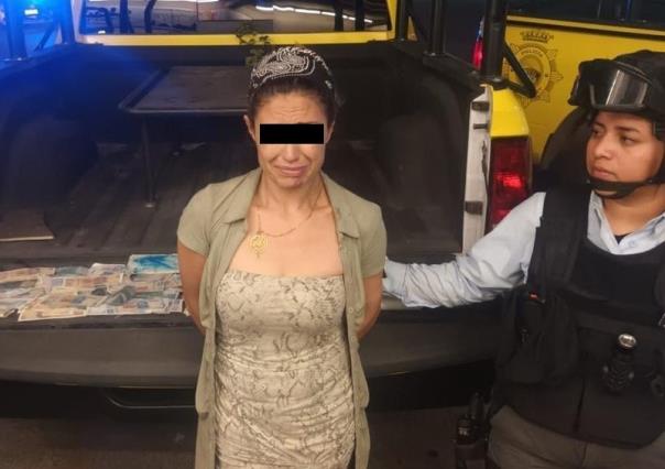 Paga mujer viaje a taxista con billetes falsos y la arrestan