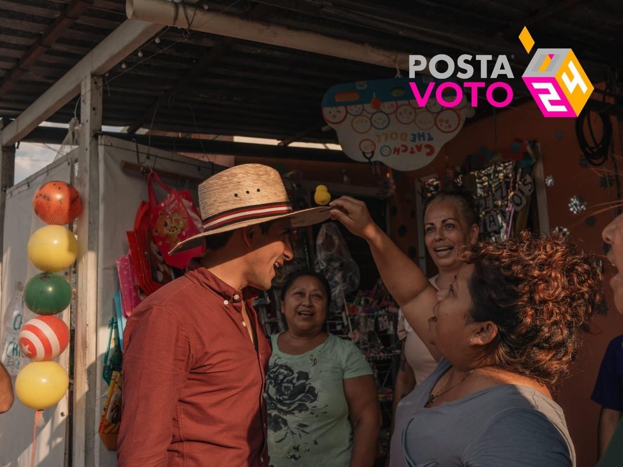 Rommel Pacheco en su recorrido por las colonias de Mérida. Foto: Cortesía