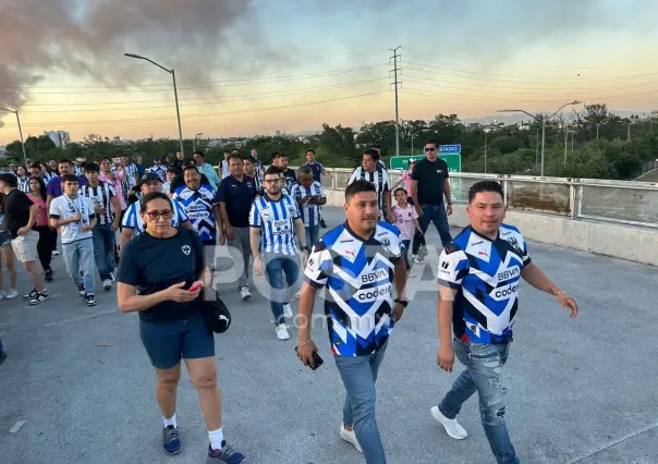 Aficionados rayados comienzan a llenar el Estadio BBVA