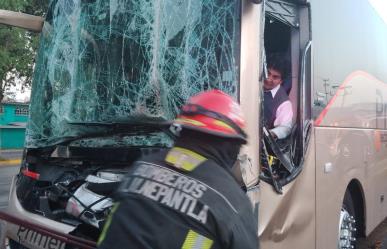 Choque de autobús y tráiler en Tlalnepantla: Siete heridos en accidente