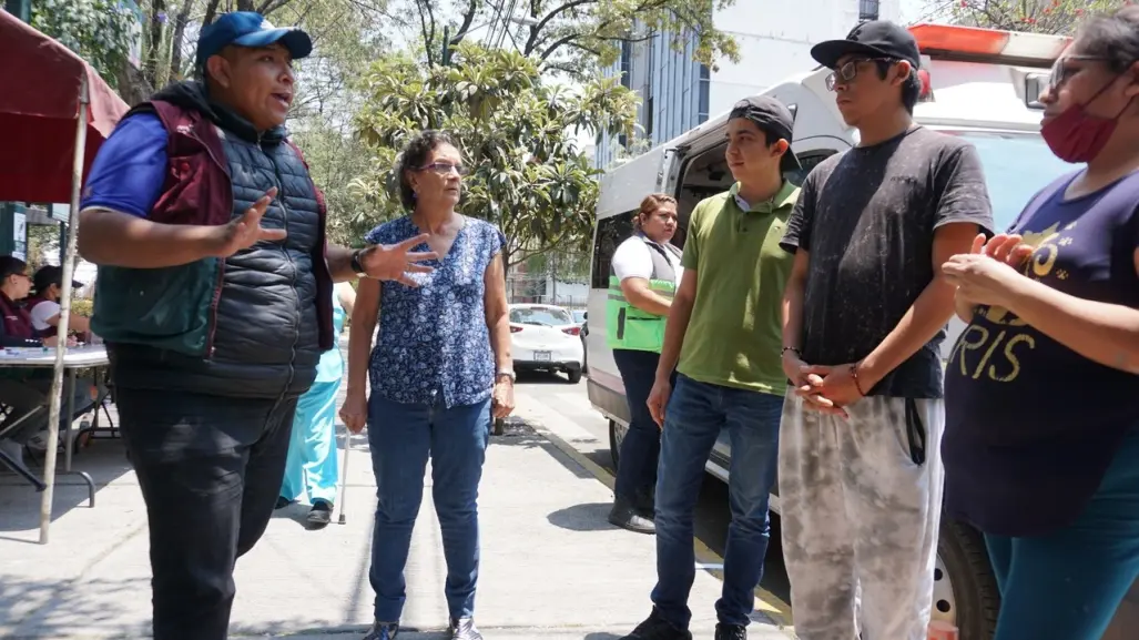 Gobierno de CDMX realiza registros y entrega garrafones de agua a vecinos de BJ