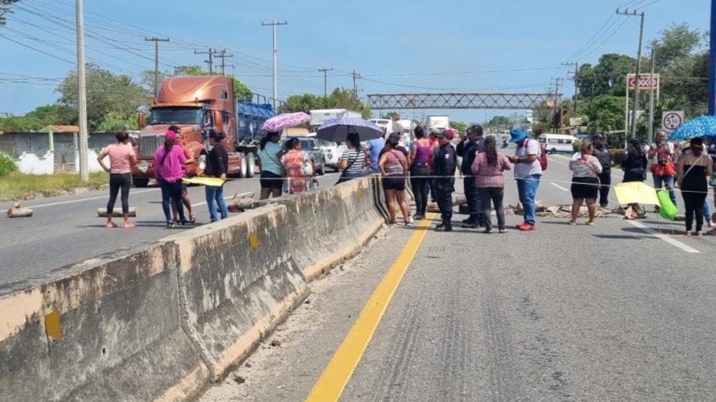 Protesta en carretera Villahermosa-Frontera por falta de energía eléctrica