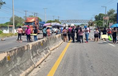 Protesta en carretera Villahermosa-Frontera por falta de energía eléctrica