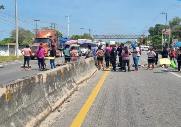 Protesta en carretera Villahermosa-Frontera por falta de energía eléctrica