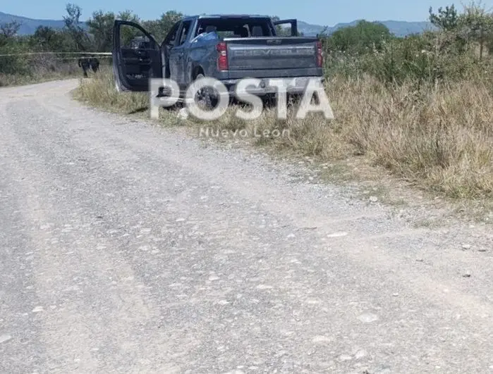 Los cuerpos de los fallecidos, pertenecen a dos hombres y una mujer, fueron encontrados maniatados en una brecha cercana al ejido Las Cuatro Milpas. Foto: Raymundo Elizalde.