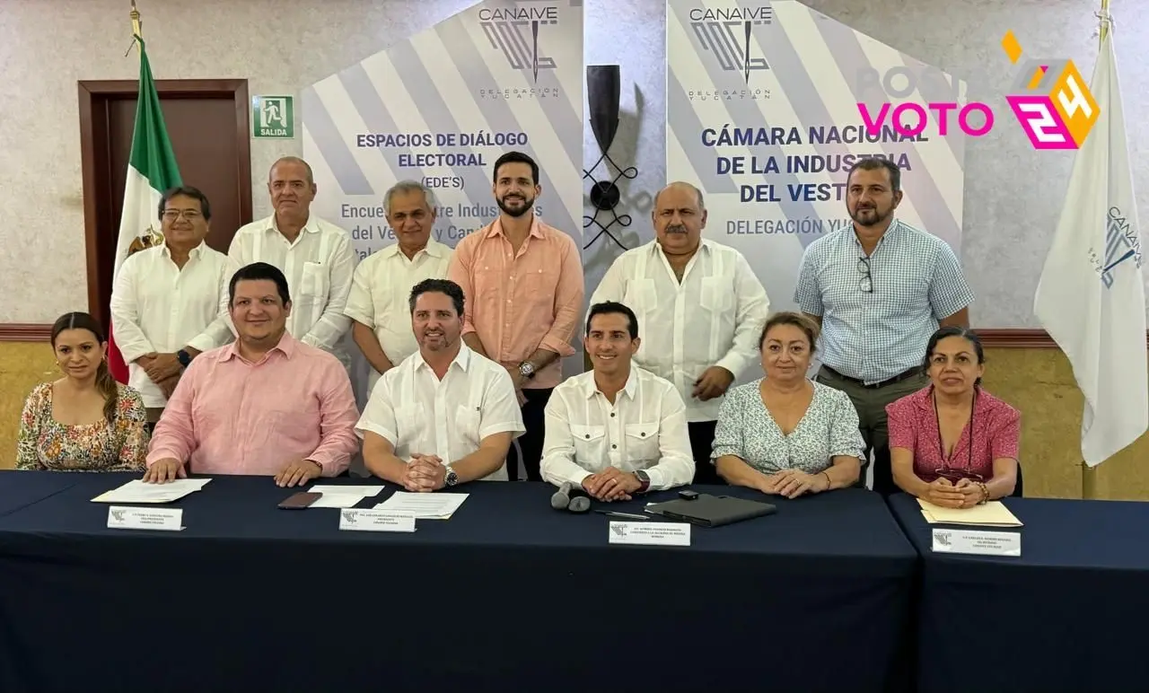 Rommel Pacheco Marrufo, en un diálogo con empresarios de la industria textil en la CANAIVE. Foto: Cortesía