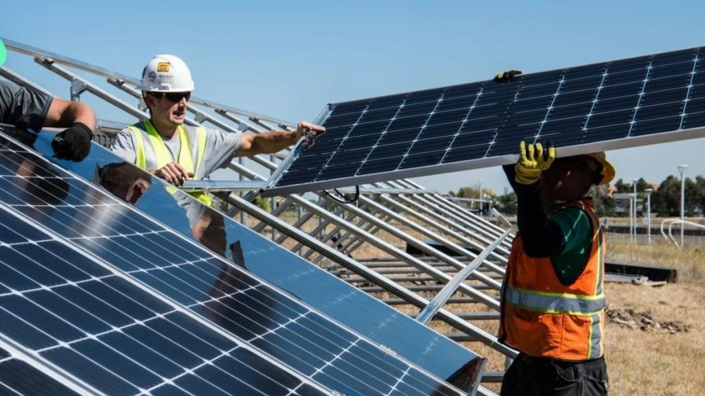 Aclara la CFE que no regala paneles solares