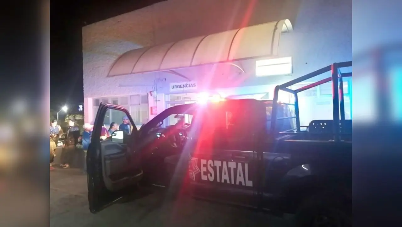 Patrulla de la Policía Estatal en la que fue trasladada hasta el Hospital Materno Infantil la mujer afectada. Foto: Facebook SSP Durango.