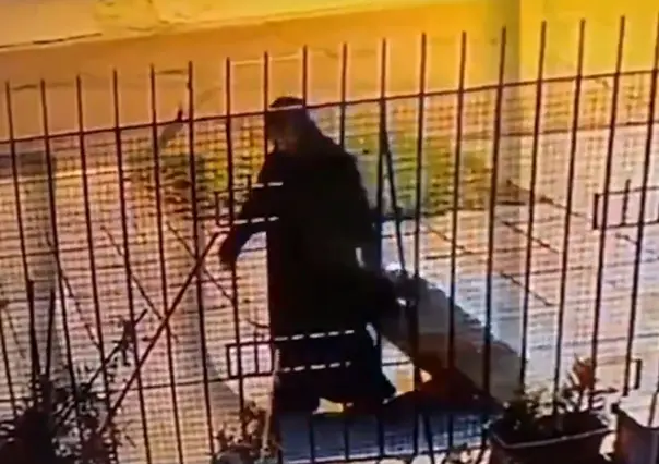 Captan a monja arrastrando maleta con cadáver de su amiga (VIDEO)