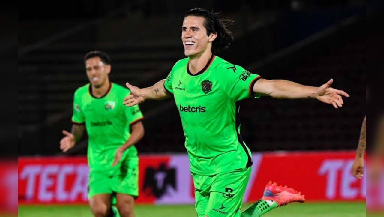 Diego Campillo, futbolista duranguense celebrando un gol con el FC Juárez. Foto: Fox Sports.