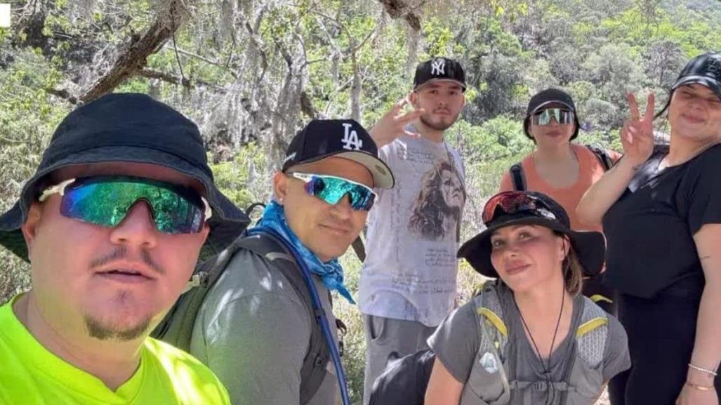 Hijos de Jenni Rivera visitan el lugar donde murió su mamá en Iturbide